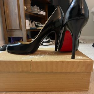 Perfect condition, never worn Christian Louboutins, size 39